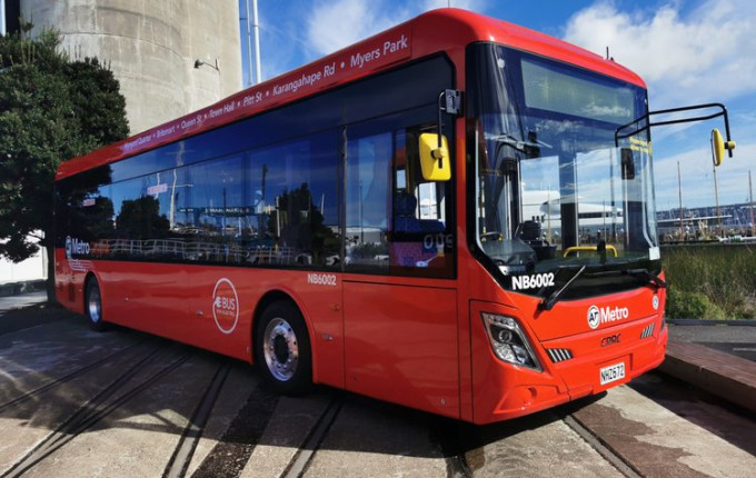 Kinetic image Metro bus